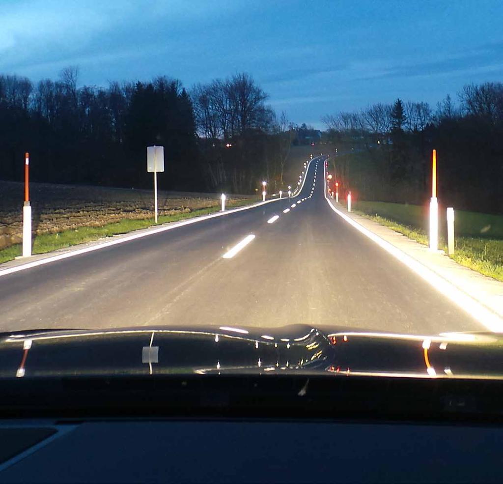A NEW DIMENSION OF HIGH INDEX BEADS INVENTED BY SWARCO HIGH DEFINITION FOR THE ROAD WITH SWARCO S POWER-BEADS SOLIDPLUS SOLIDPLUS THE WORLDWIDE BENCHMARK FOR RETROREFLECTIVITY Retroreflectivity