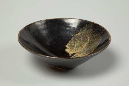 Hetherington (1948) Tea bowl, stoneware with black temmoku glaze with bird and insect motif,