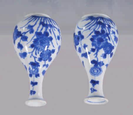23. A small Chinese blue and white vase, of slender baluster form, painted with flowers and foliage, 4 ¾" high, Kangxi