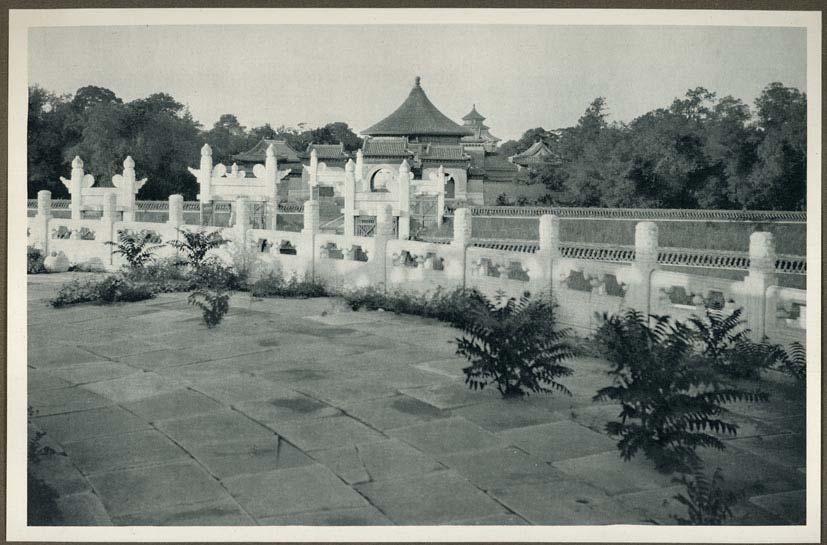 102 MENNIE, Donald. Approach to the Temple of Heaven. Shanghai, 1922.