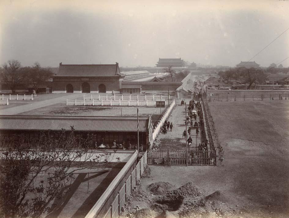 cm. 84,00 126 PEKING. View on the Palace of Peking.