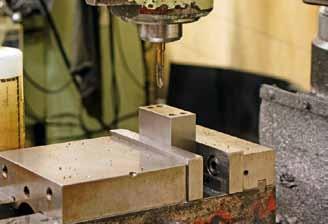 Clamping of workpiece with form-closure stamping technology Pre-stamping of the workpiece with up to 20 tons of pressure allows you to clamp high-tensile materials even with a smaller and compact