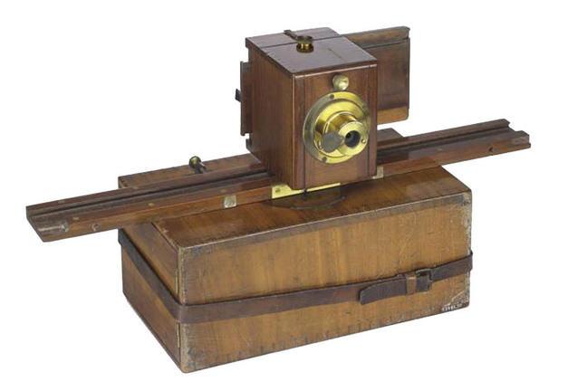 Stereoscopic wet-plate camera outfit, single lens, by T.