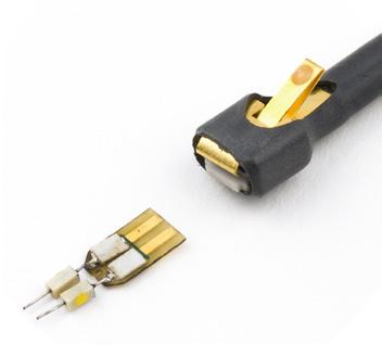 The N2848A QuickTip probe head quickly snaps to the N2849A probe tip, utilizing magnets to connect to the two sides of the differential signal and ground.