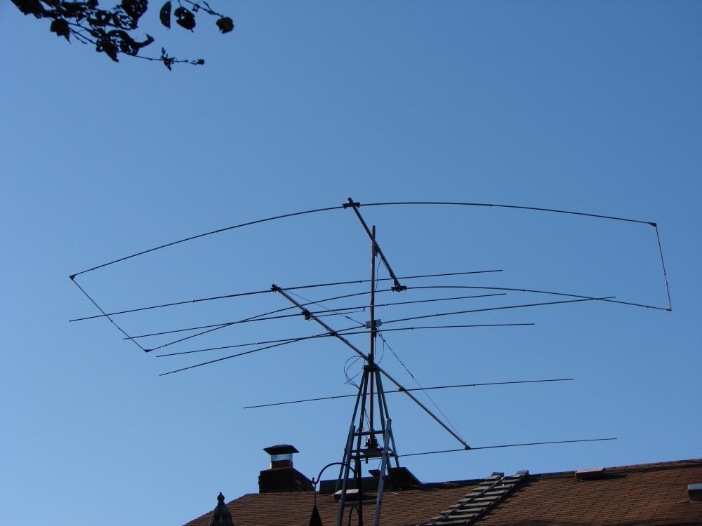 The HF Antennas at 33 BBHR 20M: Homebrew Moxon Rectangle@ 12M W1DYJ design see QST April 2009 / Antenna Compendium #8 Built and erected September 2004 Fed with 80 RG8x 0.