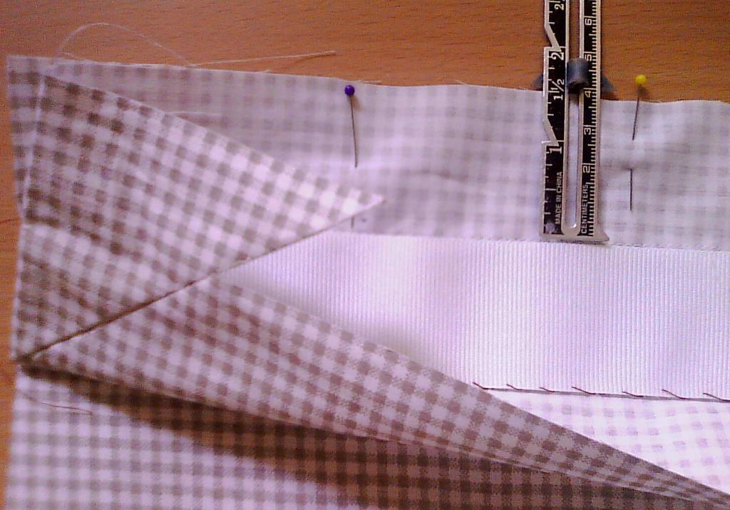 Seam at 450 angle 4 cm seam allowance Edge of garment opening Your stitching line will be right against the edge of the