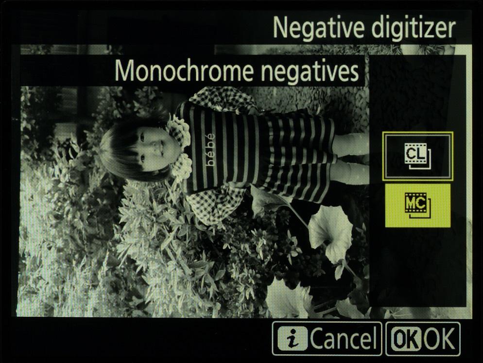 select Color negatives or Monochrome negatives according to the type of film. The Monochrome negatives option can be used even with color film.