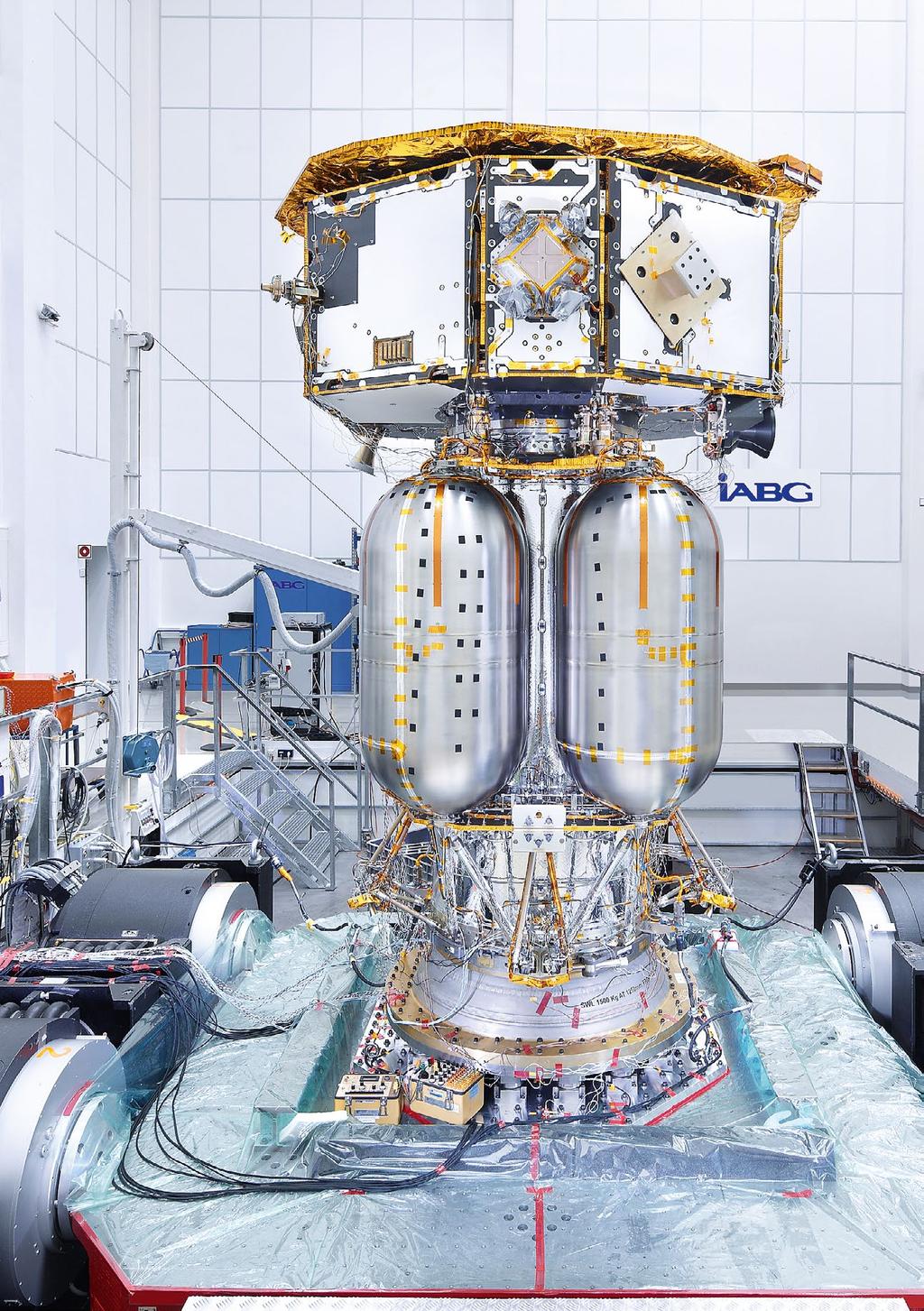 Mechanical tests Ensuring safety comes first LISA Pathfinder LCM satellite on 320 kn