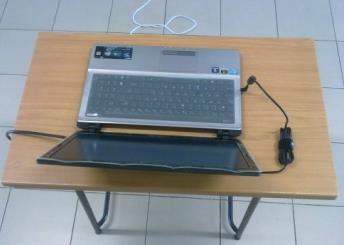 The RSS sampling is applied by orienting the laptop as in Figure 4(b) to face north, south, east and west.
