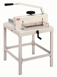 with spindle guided clamp Steel paper guide and measuring scale Safety guard on rear and front Resharpenable blades Digital adjustment Equipped with a standard