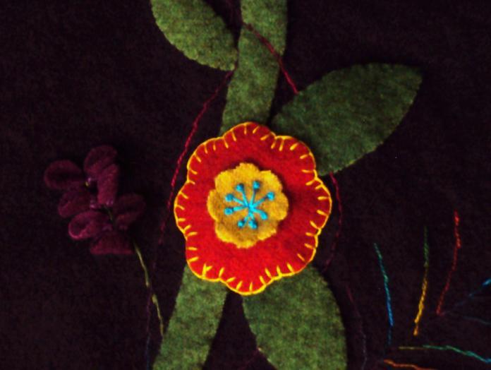 2. To make the button flowers, use two strands of embroidery floss in the color of your choice and the blanket stitch to appliqué the outer edge of the medium flower piece (G)