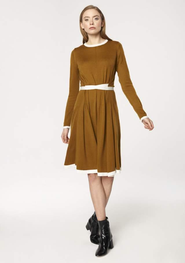 P180454B Knitted dress with contrast edges and waist ties