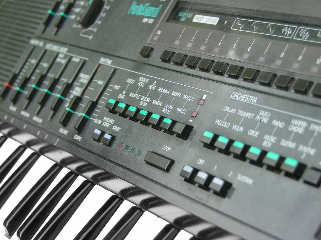 Not only that, but alongside the 36 preset drum patterns you had a programmable drum machine - yes, for perhaps the first time in a home keyboard you could write your own drum patterns!