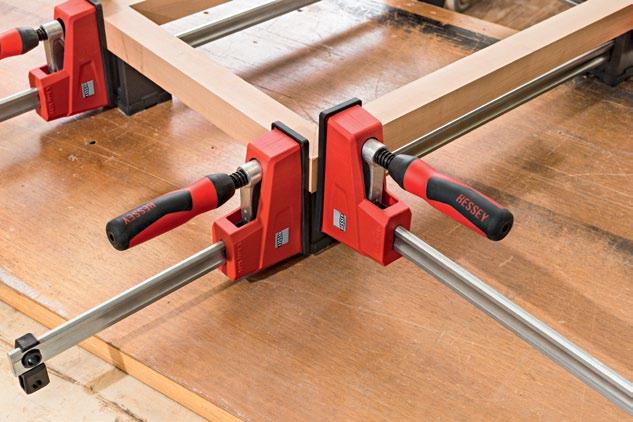 Ergonomic two component handle with steel socket for applying force with a hex key or driver when desired (Max Torque 17 Nm). Position it where you like and apply clamping force.