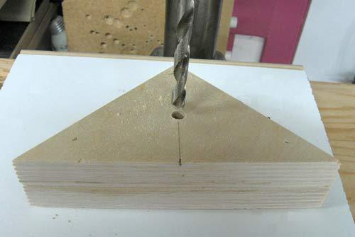 Place the sliding jaw tightly into the upper corner of the base as shown and make a pencil mark at the lower edge of the