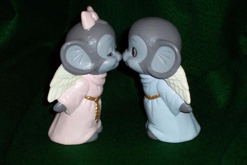 Kissing Girl Angel Mouse 5 13 /16