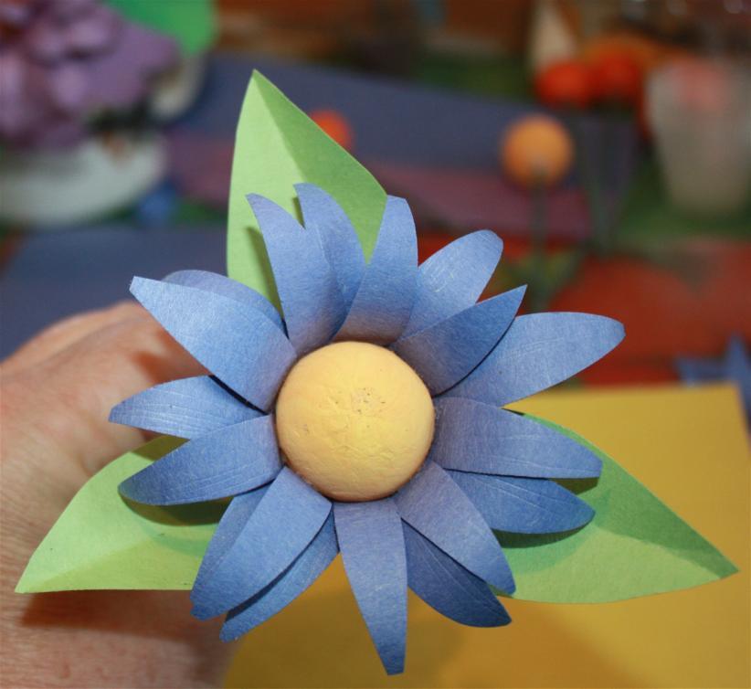 dreamlandmagic.net At Dreamland Magic, there are lots of wonderful craft ideas for you and the children to do together on rainy afternoons.