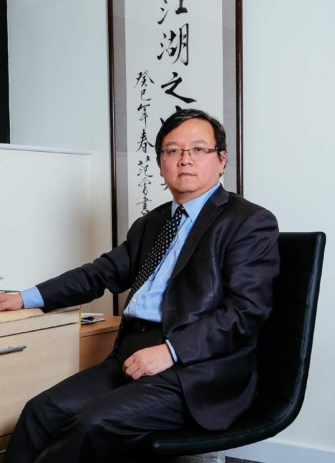 FOREWORD Professor Yi-ke Guo, Director, Data Science Institute Big Data is frequently described as heralding a revolution and the transformation of society. The scale of the data challenge is clear.
