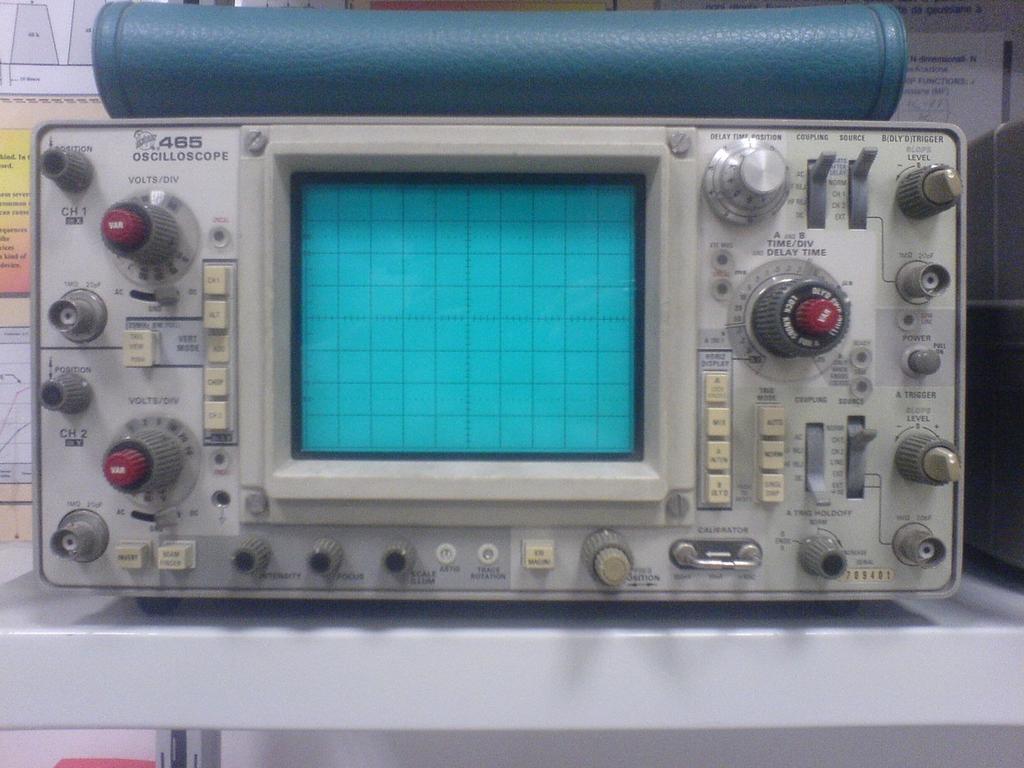 Reverse Engineering Transmissions With the help of an Oscilloscope, it is possible to trivially identify transmissions from the ICD and the ICD Programmer.