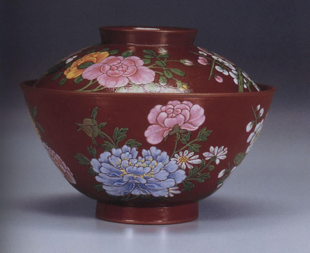 Fig.5 Enamelled tea bowl with floral design on Yixing ware body