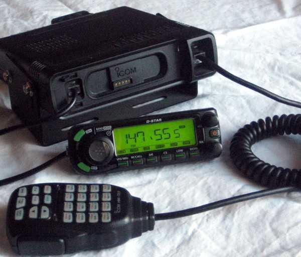 Yaesu FT60R You can link a handheld transceiver to an RF power amplifier to increase low power output!