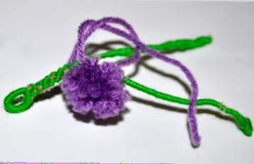 Yarn Grape 10: 10 You to attach the first pompom on the