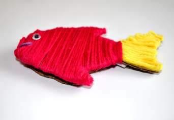 Fish clip 6-9: Then, using a pink yarn,