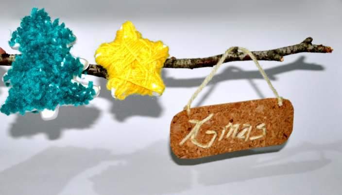 XMAS 14: Attach the cork tag on the twig so to have your Christmas