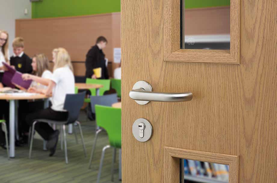 Briton 4700 Series door furniture - Lever handles 4703.20.140 Type: Dimensions: Certification: Other: Straight, round bar lever Mounted on 52mm dia.
