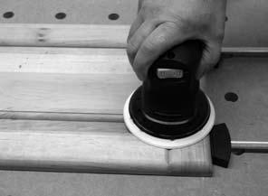 E Procedure Select an abrasive from the Festool accessory range with the right grit for the particular surface quality of the wood.