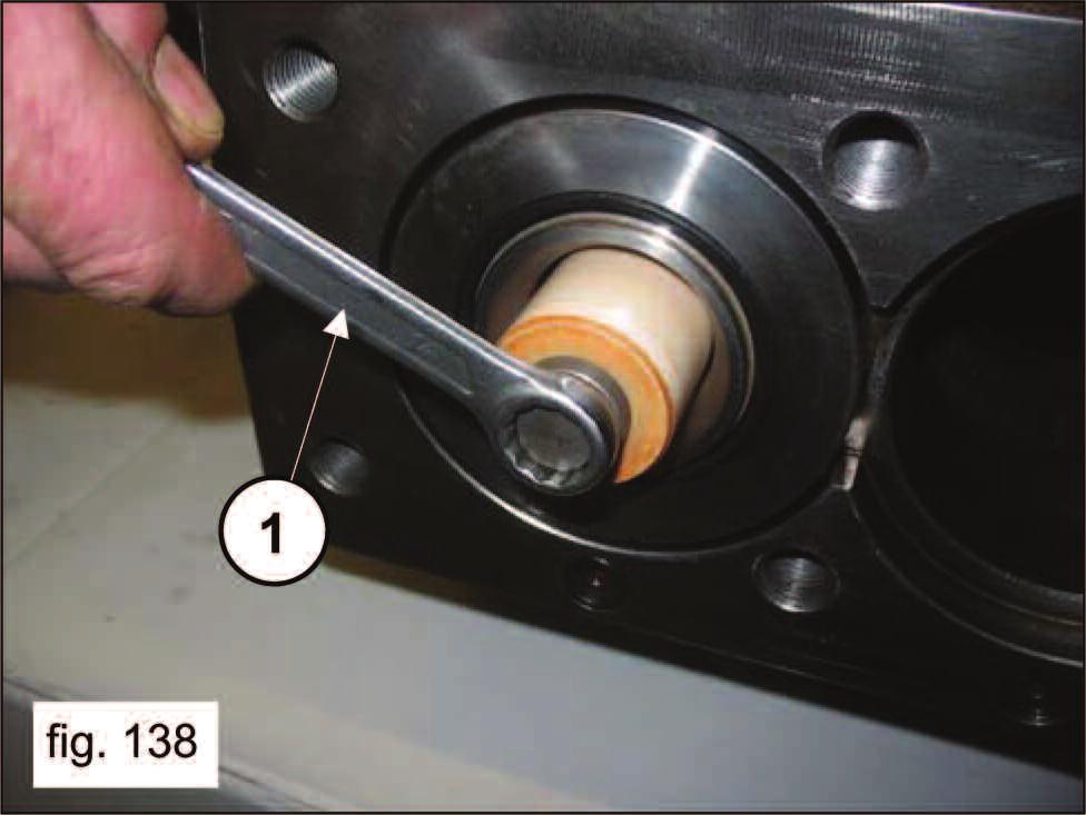 If there are anomalies/oscillations in the outlet pressure gauge, or drips from the drain hole, then the seal packing must be checked and, if necessary, replaced.