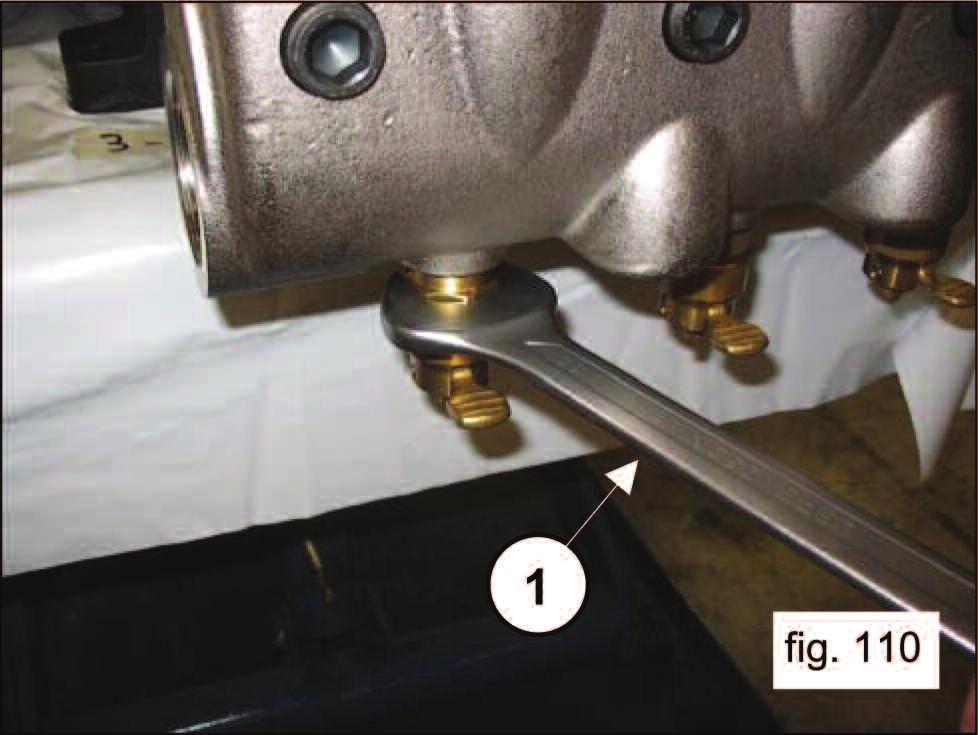 screws cross-wise (see fig.