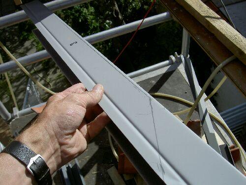 Step 23 Marking and adjustment of the top side flashing (7061) Mark and