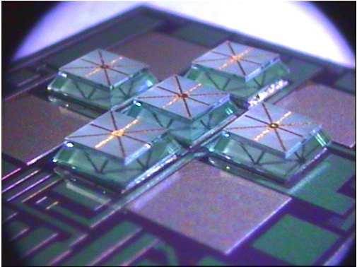 2D-PICS Interposer Platform Constraints to anticipate: Mixed technologies (Chip-on wafer / Flip-chip on wafer) Interposer end metal suitable for o Die pad (vertical technologies) : ENiG (Low cost) o