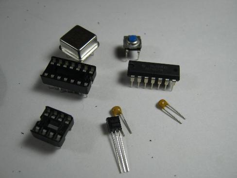 8 Components for the 20m & 40m test oscillator. U3 = 14 pin socket and then the 74HC74 OSC 14.318 = 8 pin socket & then the oscillator can.