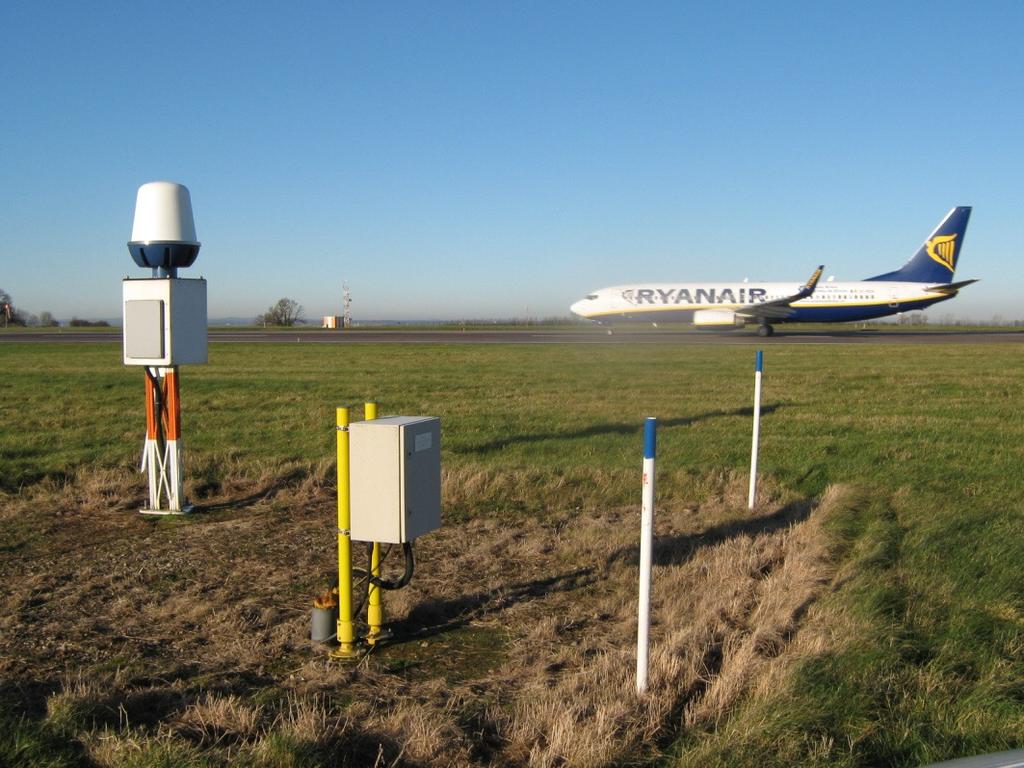 Distributed Surface Movement Radar East Midlands Airport UK Replacement for single X- Band radar system 4 systems cover the whole airport with no blind spots Distributed system of sensors give