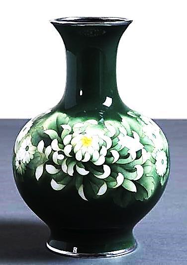 5 cm Vase with chrysanthemums and