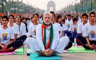 India to offer Yoga classes at World Economic Forum Indian Prime Minister Narendra Modi s delegation to the World Economic Forum at Davos will offer yoga classes.