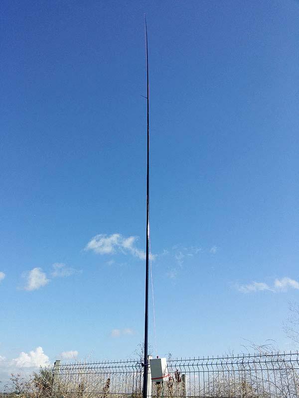 A half wave vertical for 21MHz. 6.65 metres of wire on a 9 metre fibreglass pole.