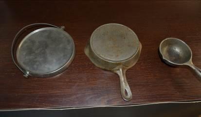 a repo) Set of Wagner Toy Cast Iron