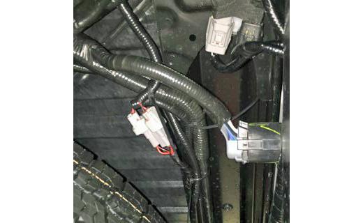 Use five wire ties to secure the bed light main harness to the vehicle factory harness (Fig. 9-4 & Fig. 9-5). NOTE: In Fig. 9-5 & Fig. 9-6, wire ties #31 & #32 are the same.