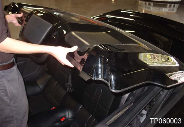 TONNEAU COVER INSTALLATION PROCEDURE: IMPORTANT: Use suitable covers to protect upholstery, carpet, trim, paint, etc. when performing this procedure. 1.