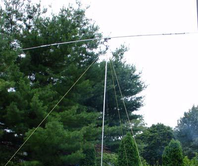 Attach either the 1/4 wave dipole antenna or the Cushcraft 1/2 wave D3 dipole antenna as shown