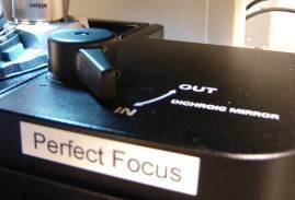 Using Perfect Focus System ( PFS ) The microscope is equipped with a Perfect Focus System.