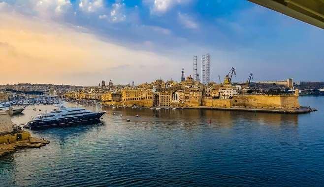 Country profile reports 9.18 Malta Pixabay/kirkandmimi Malta shows a high level of digital transformation in the majority of the dimensions.