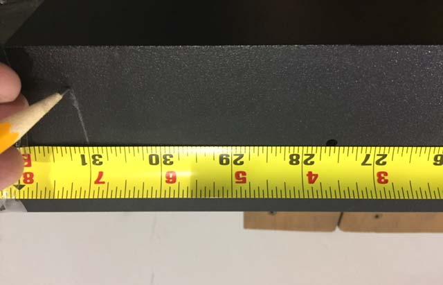 Align the lower reference mark from step 2 with the top edge of the bottom rail.