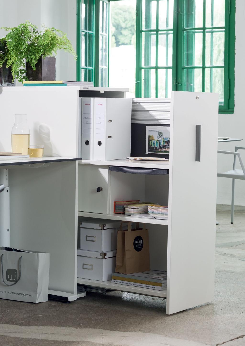 float_fx cabinets. The pull-out cabinet offers storage space with direct access right at the workplace. The interior can be configured flexibly.