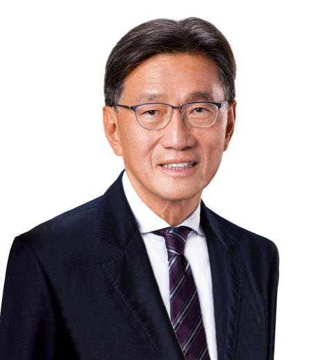 Dr Cheng Wai Chee, Christopher GBS, OBE, JP Independent Non-executive Director Dr Cheng, aged 67, was appointed as Independent Non- Executive Director in January 2003 and is a member of the Audit