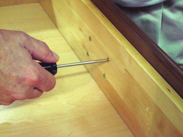 LOCK 4 Insert drawer and fully close insuring that