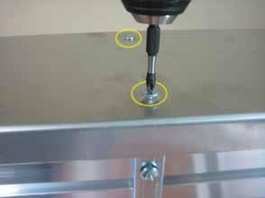 Install a DRILL POINT PHILLIPS SCREW (f) on each MOLDING in the